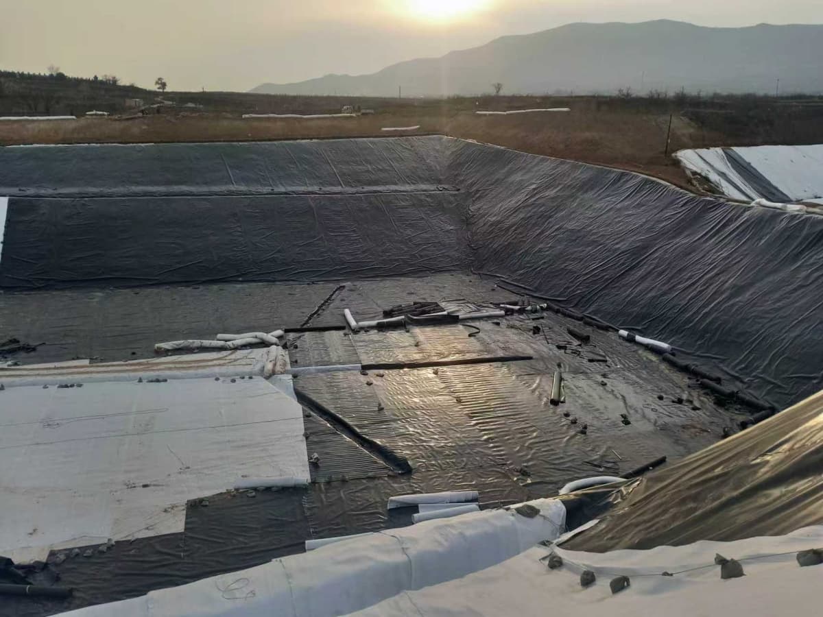 Projet d'imperméabilité des champs de lixiviation en tas miniers Projet d'imperméabilité des champs de lixiviation en tas miniers