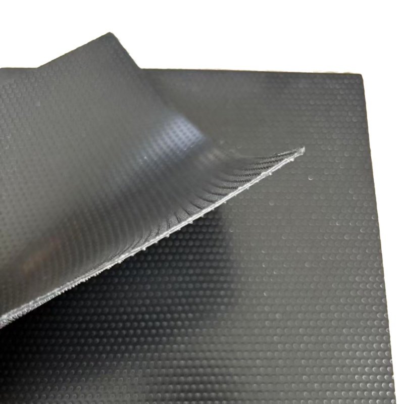 Géomembrane en PEHD texturée par points