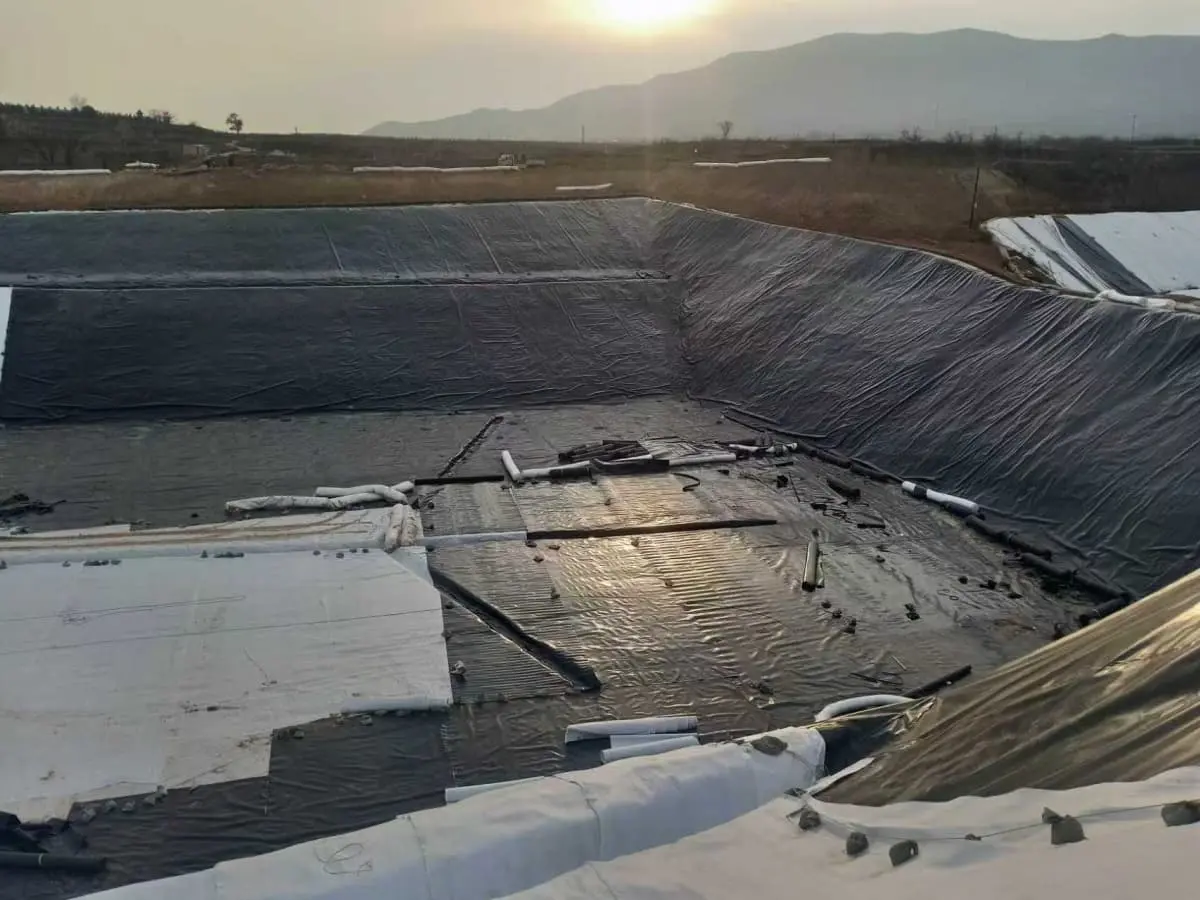 Projeto de Impermeabilidade do Campo de Lixiviação em Pilhas de Mineração Projeto de Impermeabilidade do Campo de Lixiviação em Pilhas de Mineração